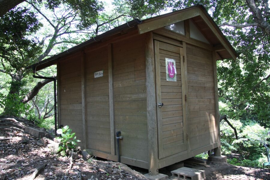 鋸山登山道トイレ